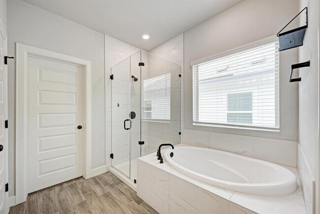 Building Photo - 12811 Stanford Dr
