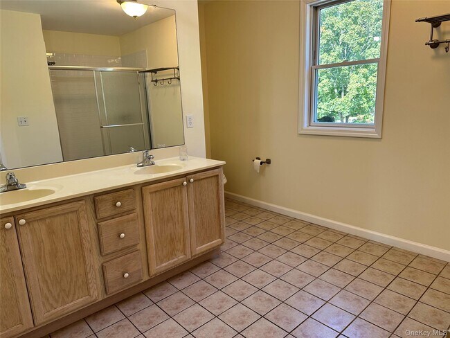 Building Photo - 14 Givens Ln
