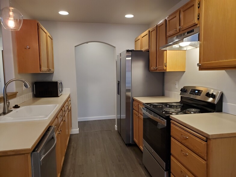 Kitchen - Newer Stainless Steel Appliances - 328 S Dunham Ave