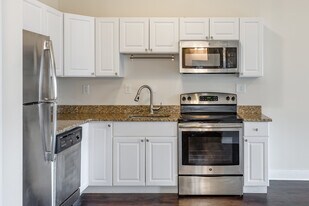 Interior Photo - 1618 Bank
