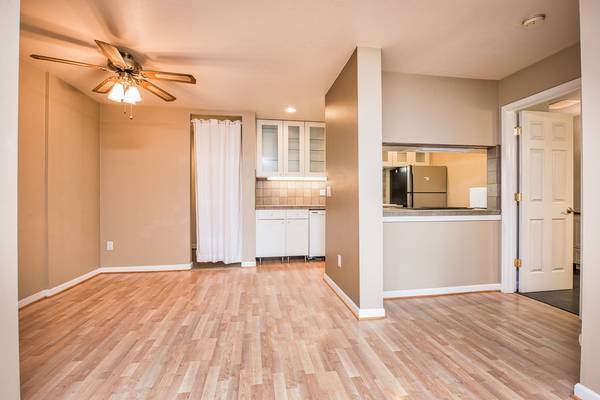 Building Photo - Redmond Condo with 2 Parking Spaces Included
