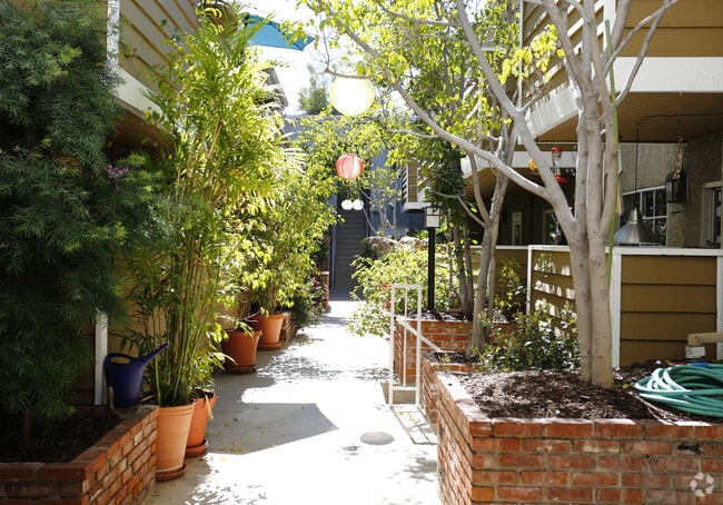 Building Photo - Blix Apartments