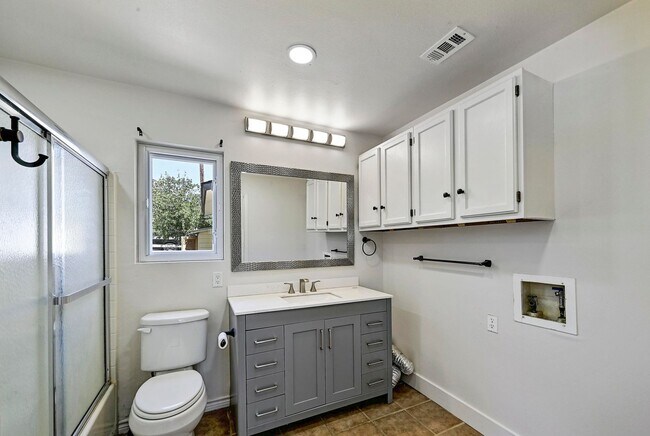 Building Photo - Lots of Space in Spicewood