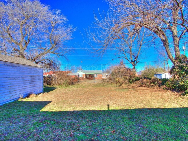 Building Photo - 405 E Northrup Dr