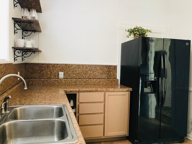 Kitchen - 903 Ward St