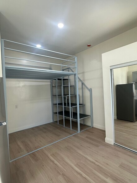 Building Photo - 1223 Elden Ave