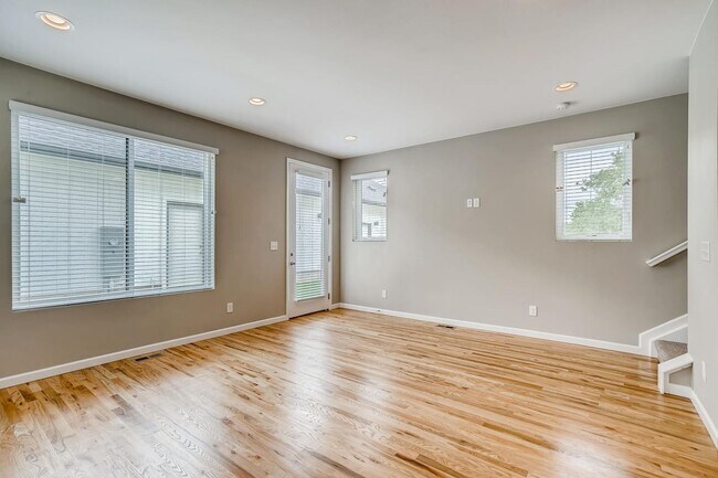 Building Photo - Beautiful Townhome for Rent