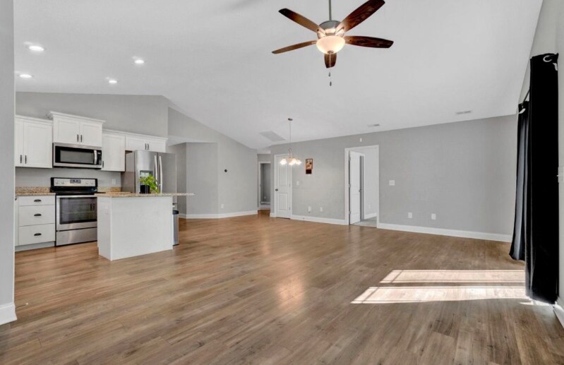 Building Photo - 9 Willow Pines Ct