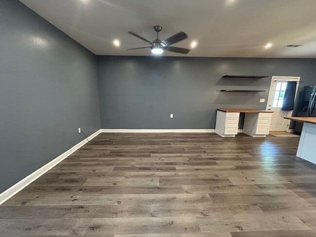 Building Photo - Charming 3 Bedroom, 1 Bath Home – 1,440 Sq...