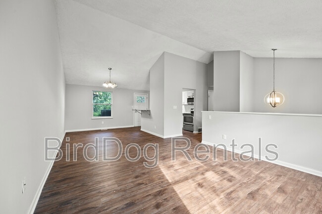 Building Photo - 5970 Almina Dr
