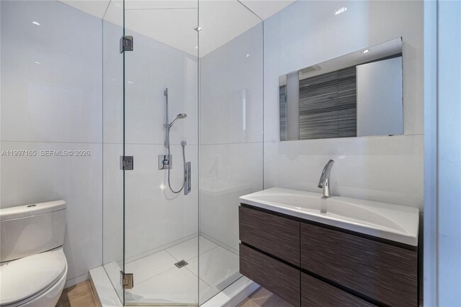 Building Photo - 5959 Collins Ave