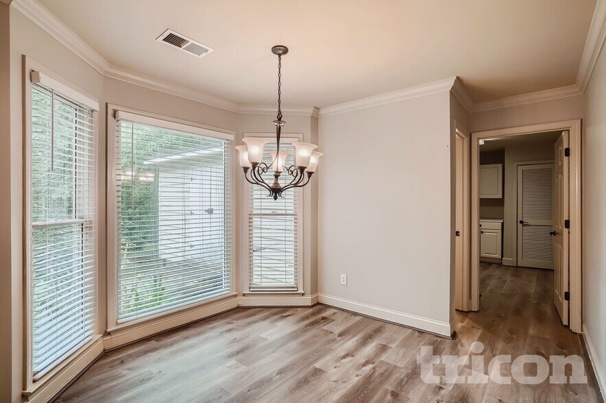 Building Photo - 125 Hunters Trce