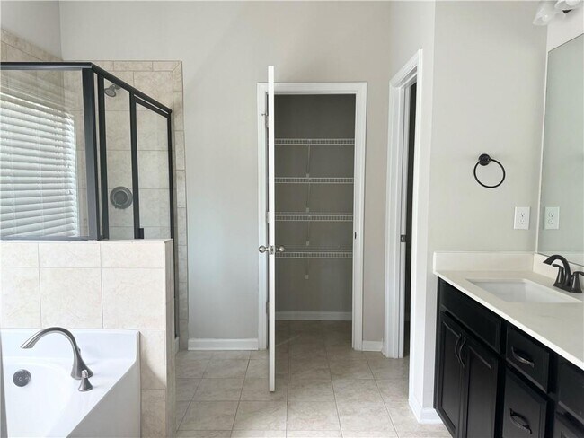 Building Photo - 2887 Regal Park Ct