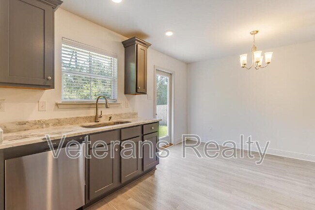 Building Photo - 14037 Fox Hill Dr