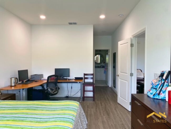 Building Photo - 2941 Siesta View Dr