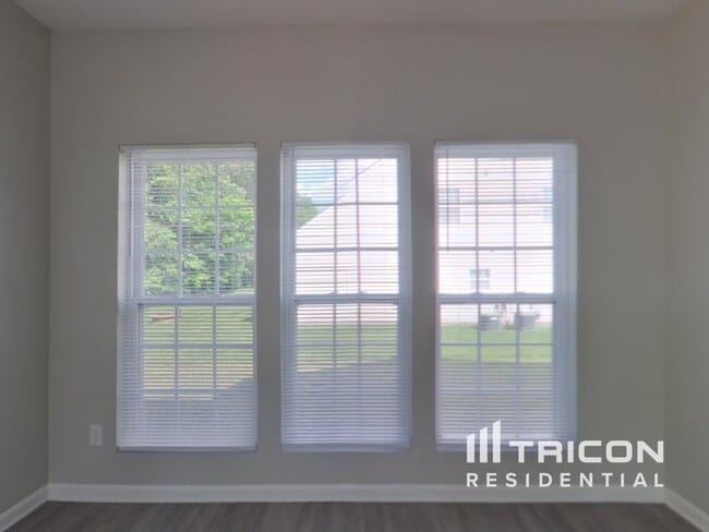 Building Photo - 3756 Wingfield Dr