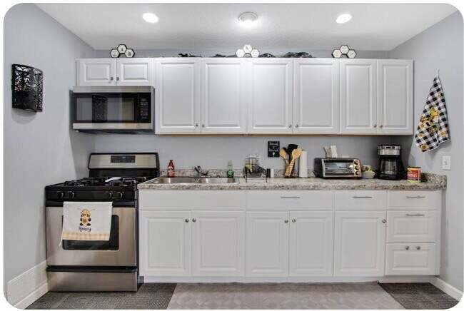 Building Photo - Furnished 1-Bedroom Apartment with Private Entrance and Free Laundry