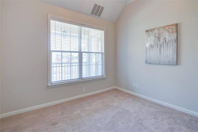 2bd bedroom - 3150 Woodwalk Dr SE