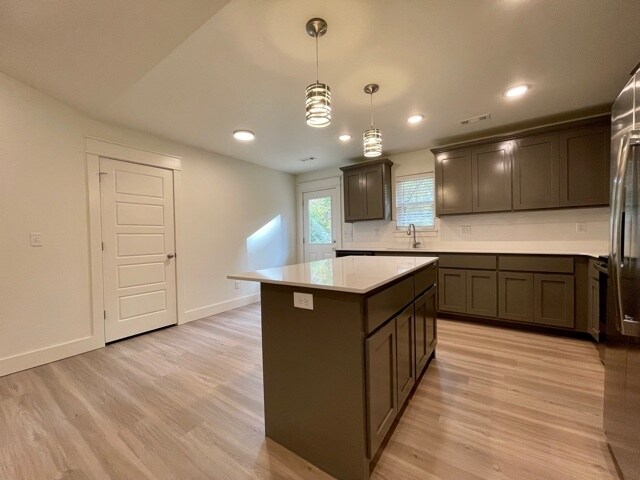 Building Photo - 18 Dinsmoore Ln