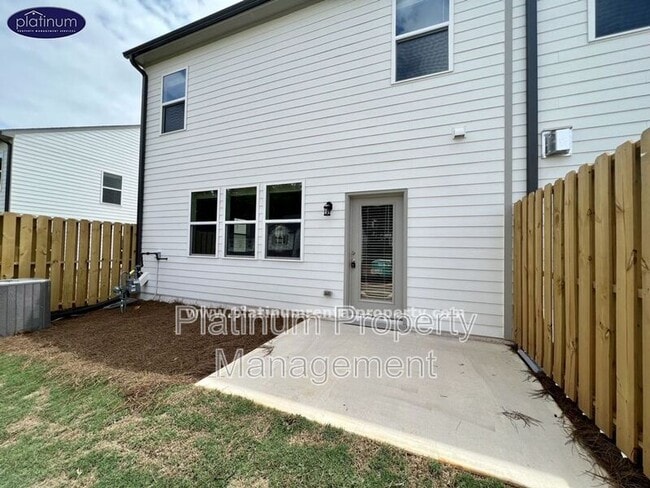 Building Photo - 5770 Thornton Dr