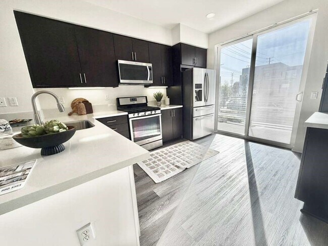 Building Photo - 3945 Eagle Rock Blvd