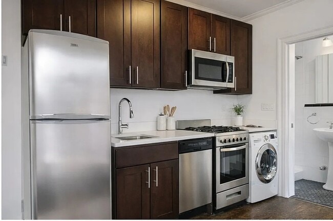 Building Photo - 170 E 2nd St