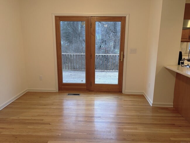 Building Photo - 5 Howes Ct