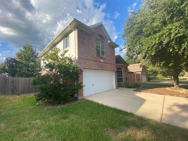 Building Photo - 9210 Hidden Lake E Dr