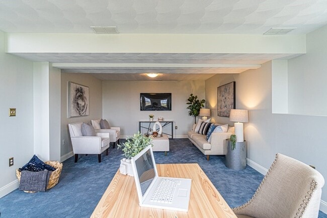 Building Photo - 32 Waltham St