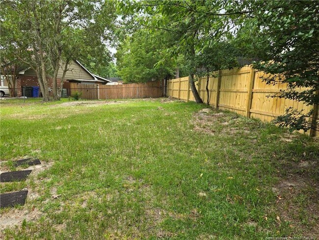 Building Photo - Conveniently located 3 bedroom!