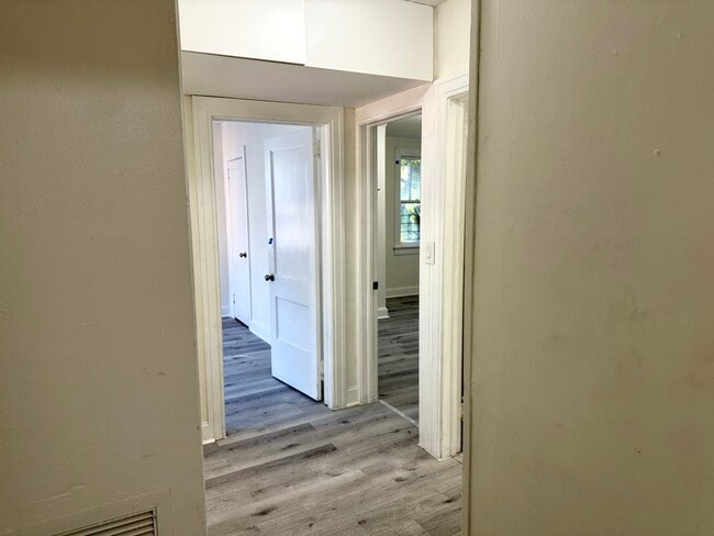 Building Photo - 410 W 46th St