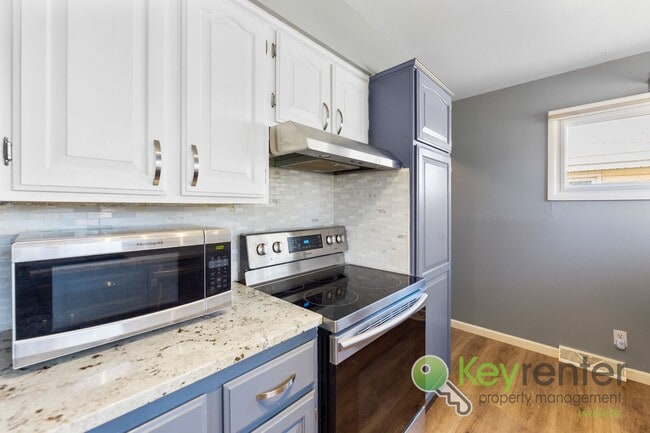 Building Photo - Inviting 3-Bedroom Home with Updated Kitchen & Fenced Backyard – Derby, KS