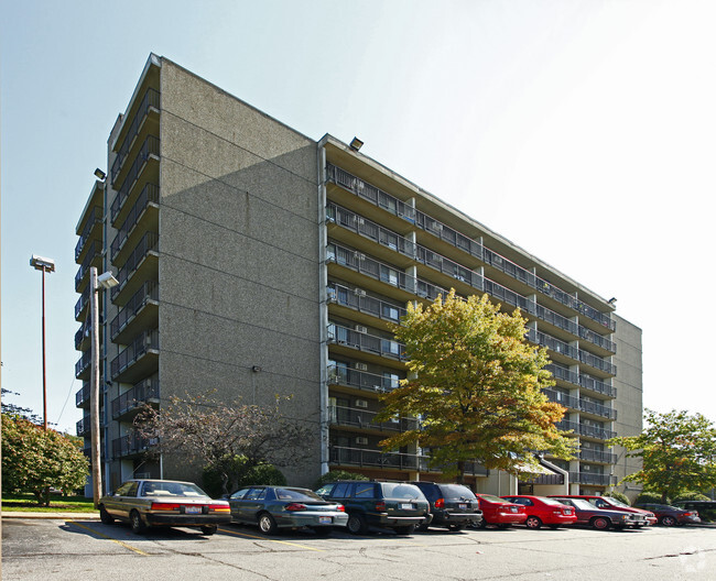 Building Photo - Kingsbury Towers