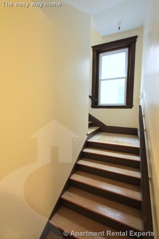 Building Photo - 29 Park Dr