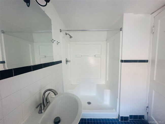 Building Photo - 18 Taylor Ave