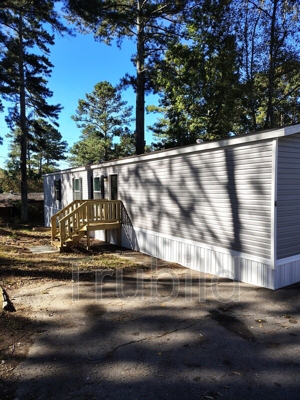 Building Photo - 4 Poole Cir
