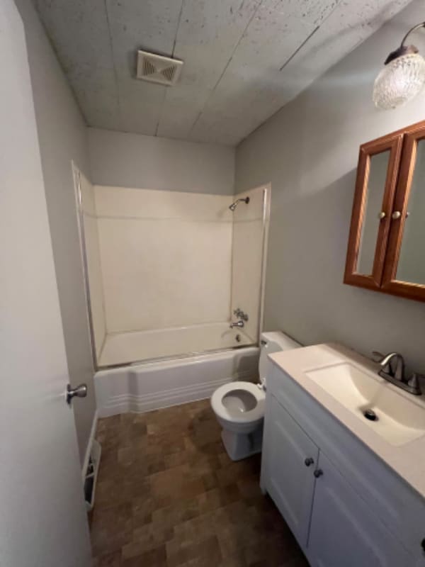 Building Photo - 2132 Martin St