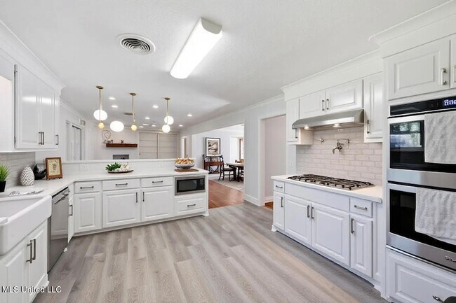 Building Photo - 144 Rollingwood Dr