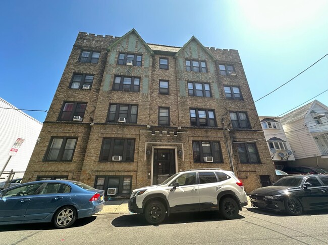 Building Photo - 24 Rock St