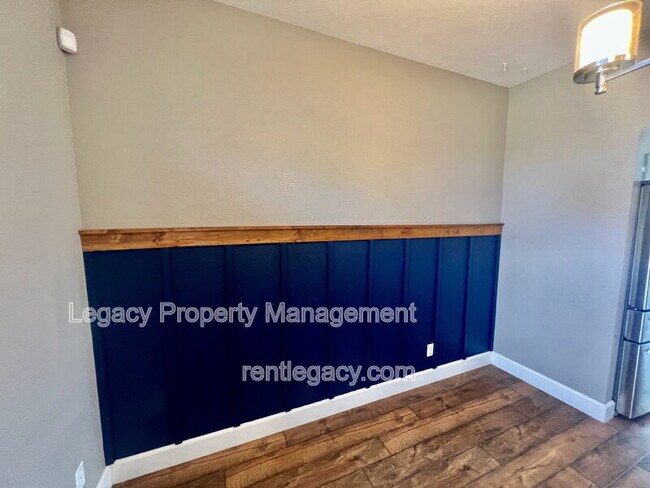 Building Photo - 1605 Paseo Flores Dr