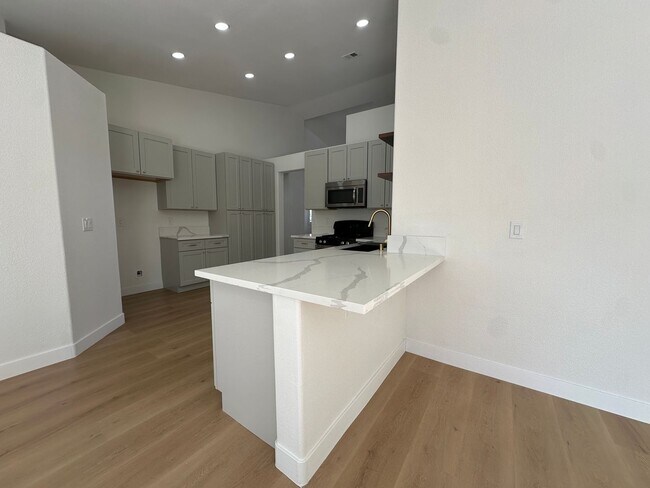 Building Photo - Beautiful Single Story Las Vegas Home For Rent.