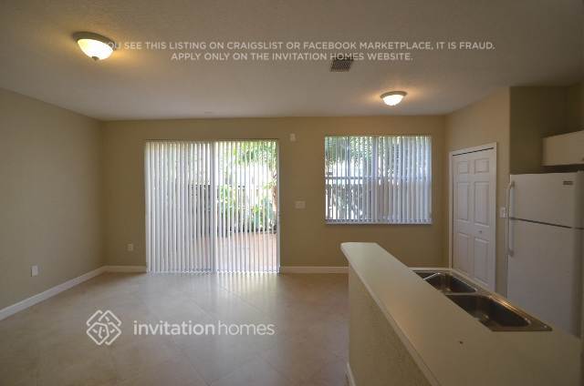 Building Photo - 7732 NW 114th Pl