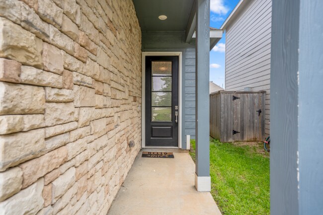 Building Photo - 613 Royal Arch Dr