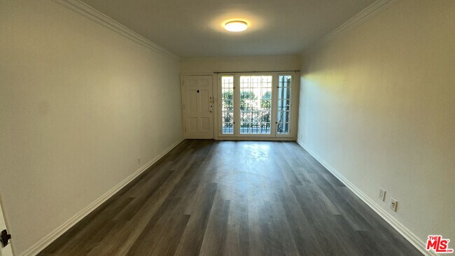 Building Photo - 4950 Beverly Blvd