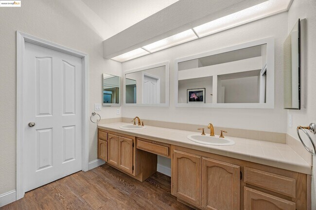 Building Photo - 2380 Wayfarer Dr