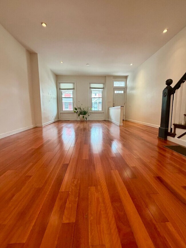 Building Photo - Stunning 3-Bedroom Home in Point Breeze! Available NOW!