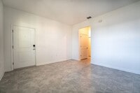 Building Photo - 696 Daring Dr