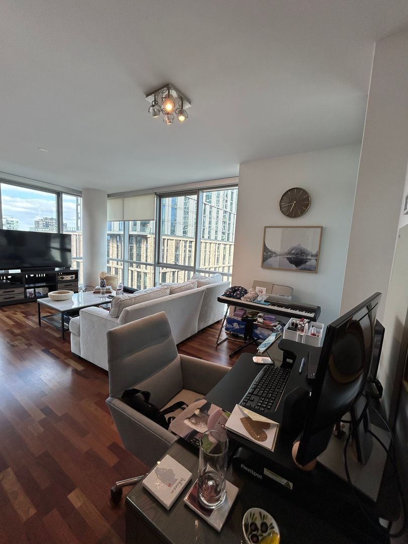 Building Photo - 123 S Green St