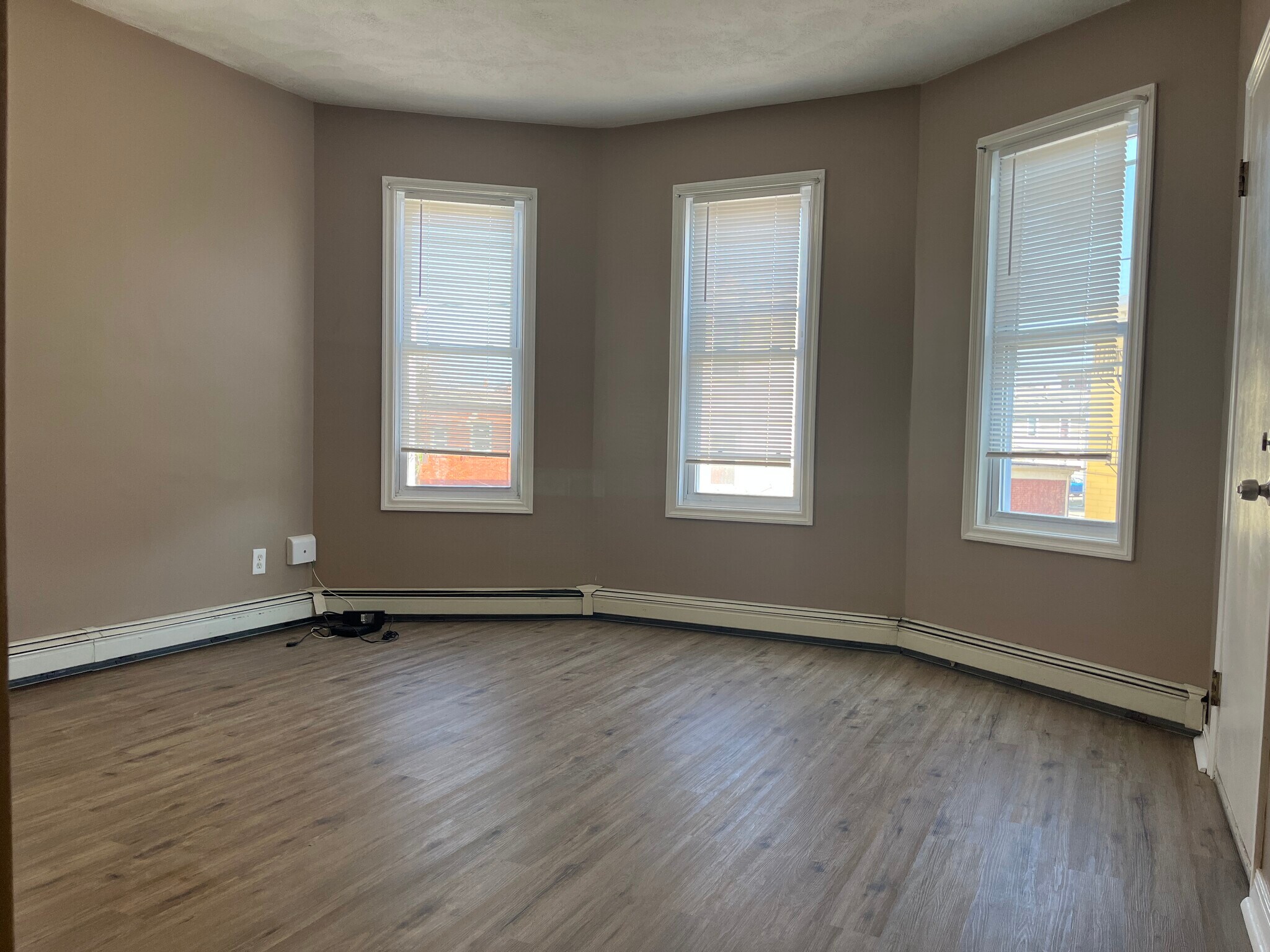 Building Photo - 105 Ridge St