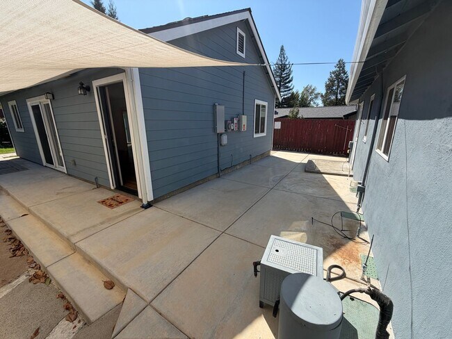 Building Photo - 7210 Zelinda Dr